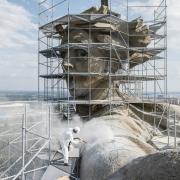 Mutter-Heimat-Statue in Wolgograd wird restauriert.